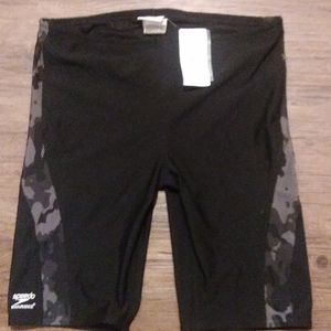 !!NWT MENS SPEEDO SWIM SHORTS, BLACK WITH CAMO, SIZE 38/40NWT!!